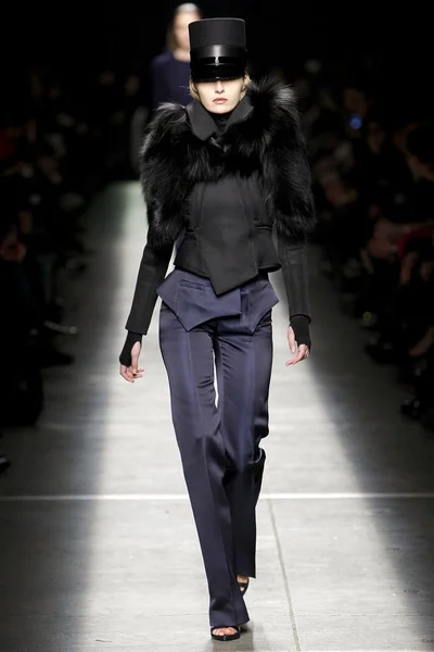Look 24